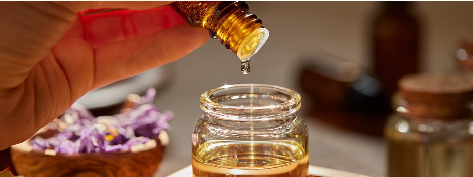 Read more about the article The Benefits of Aroma Oil Massage for Better Sleep