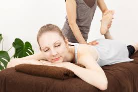 Read more about the article The Benefits of Regular Massage Therapy for Stress Relief